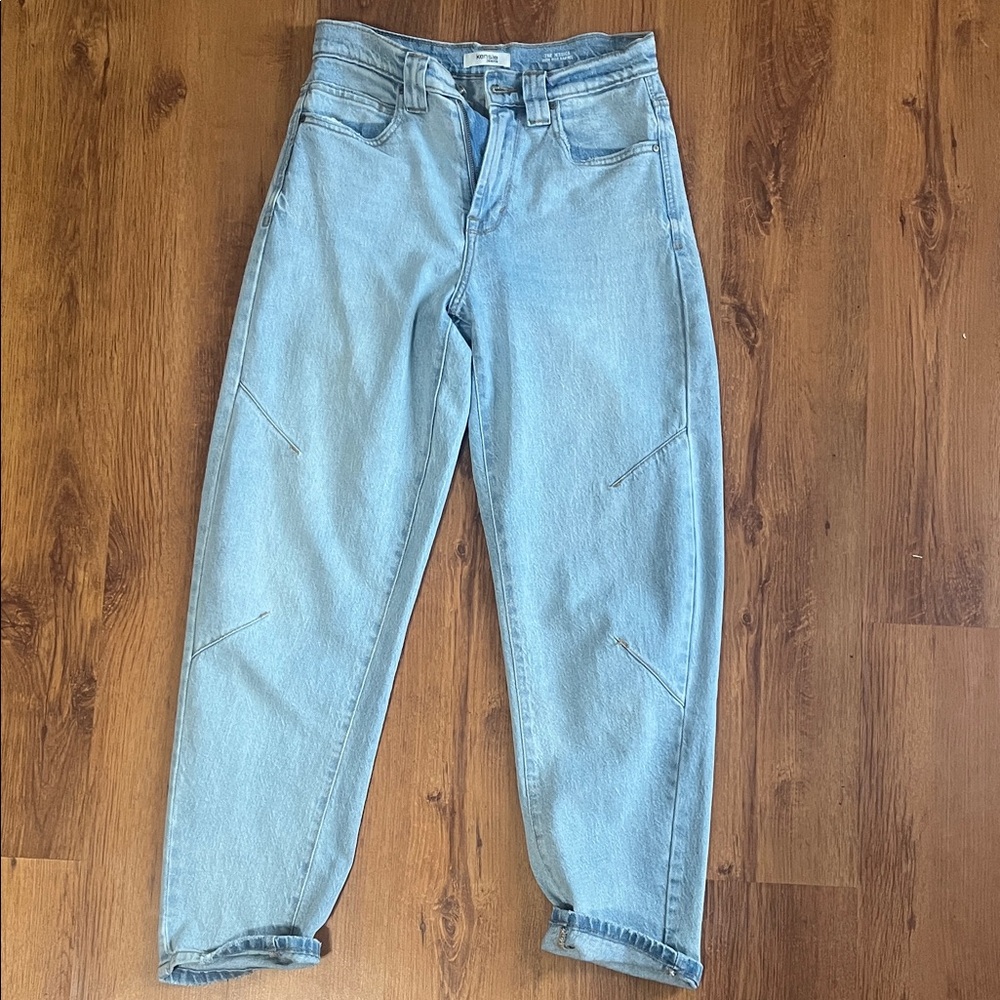 Kensie Women's High Rise barrel  Jeans - Light Blue in great condition